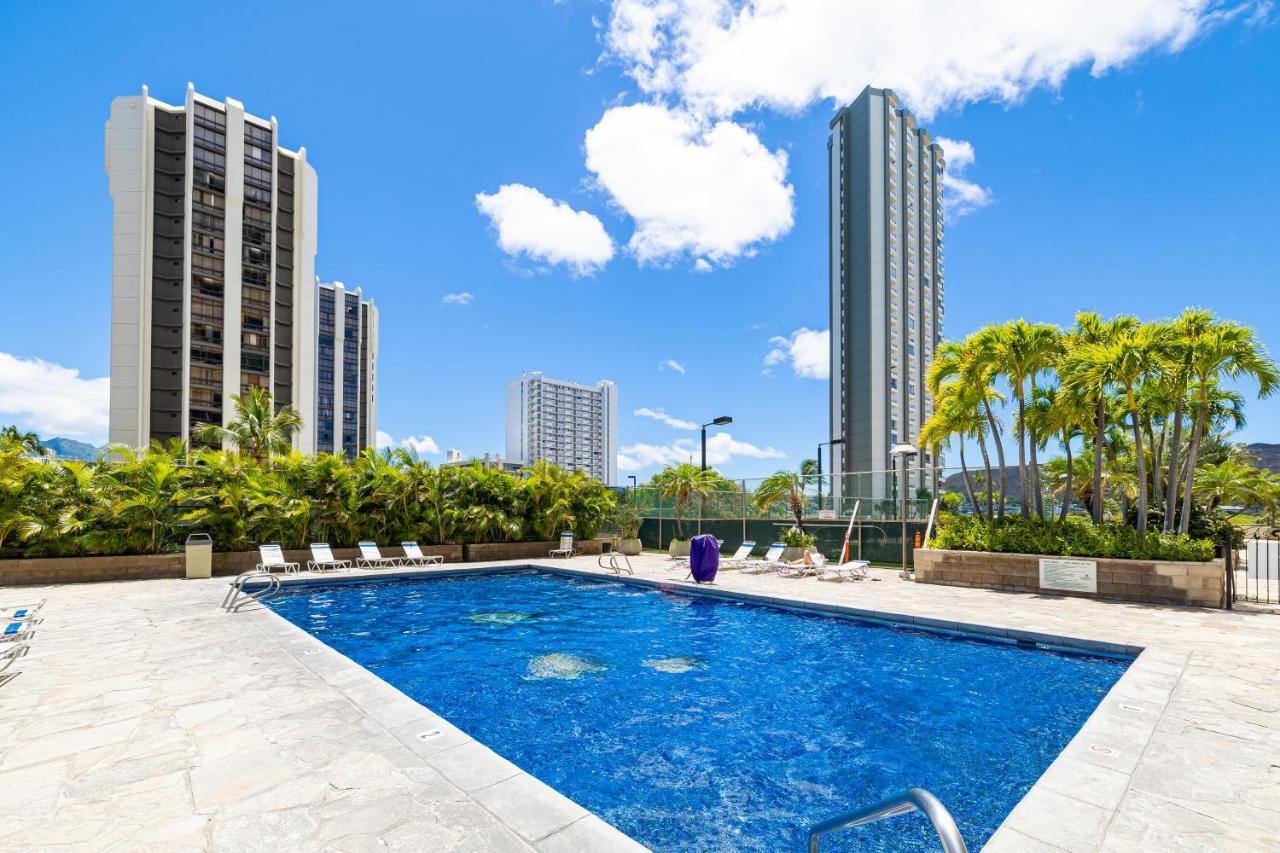 Newly Renovated 2 Bedroom Condo, 1 Block To Waikiki Beach, Free Parking 檀香山 外观 照片